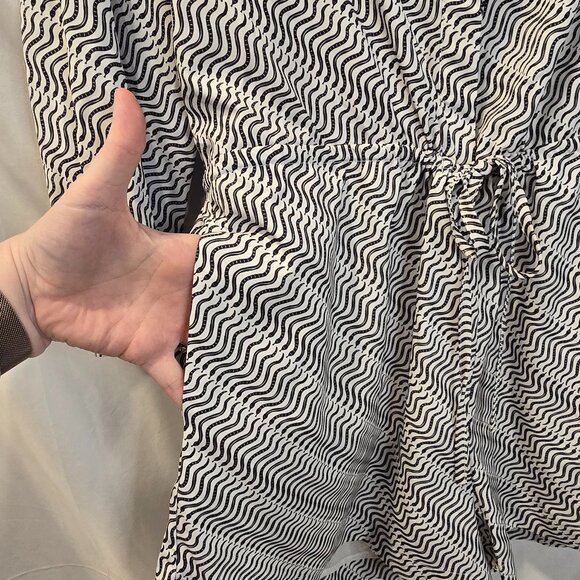 Lili Sidonio Romper With Snakes Size Medium Black & White NWOT Pockets - Picture 8 of 12